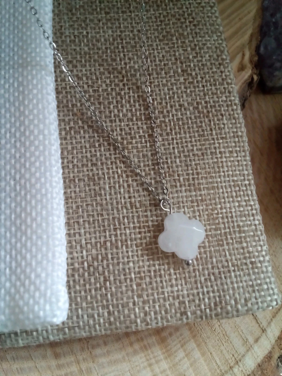 Collar de trébol de jade blanco – photo 2